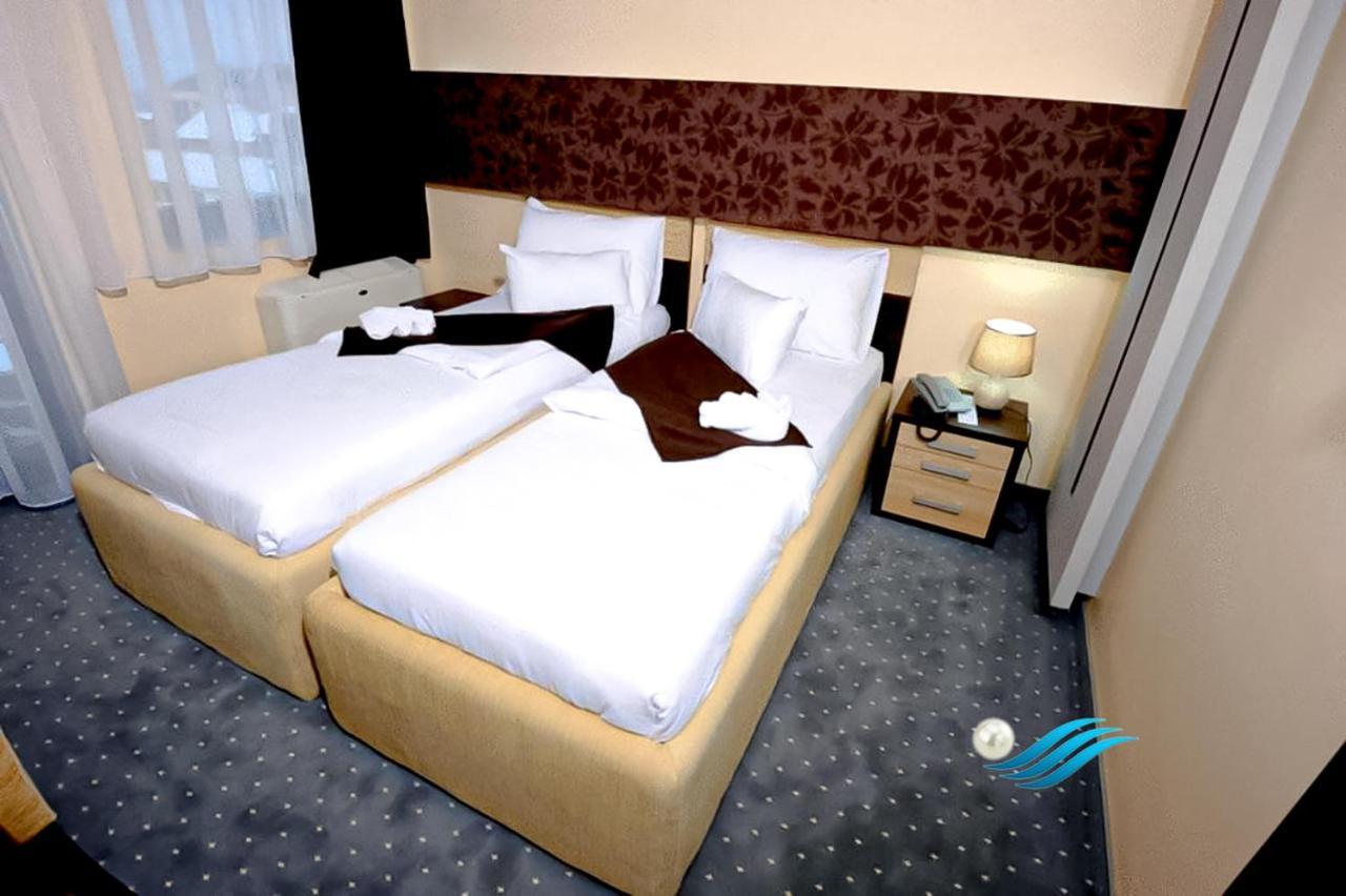 Biser Hotel Derventa Екстериор снимка